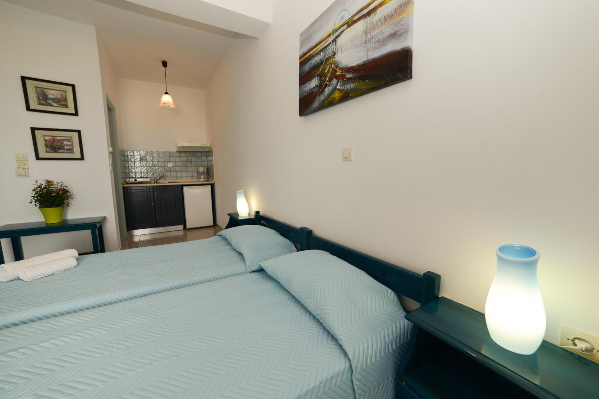 Hotel Dina - Ξενοδοχείο Ντινα Plati  Bilik gambar